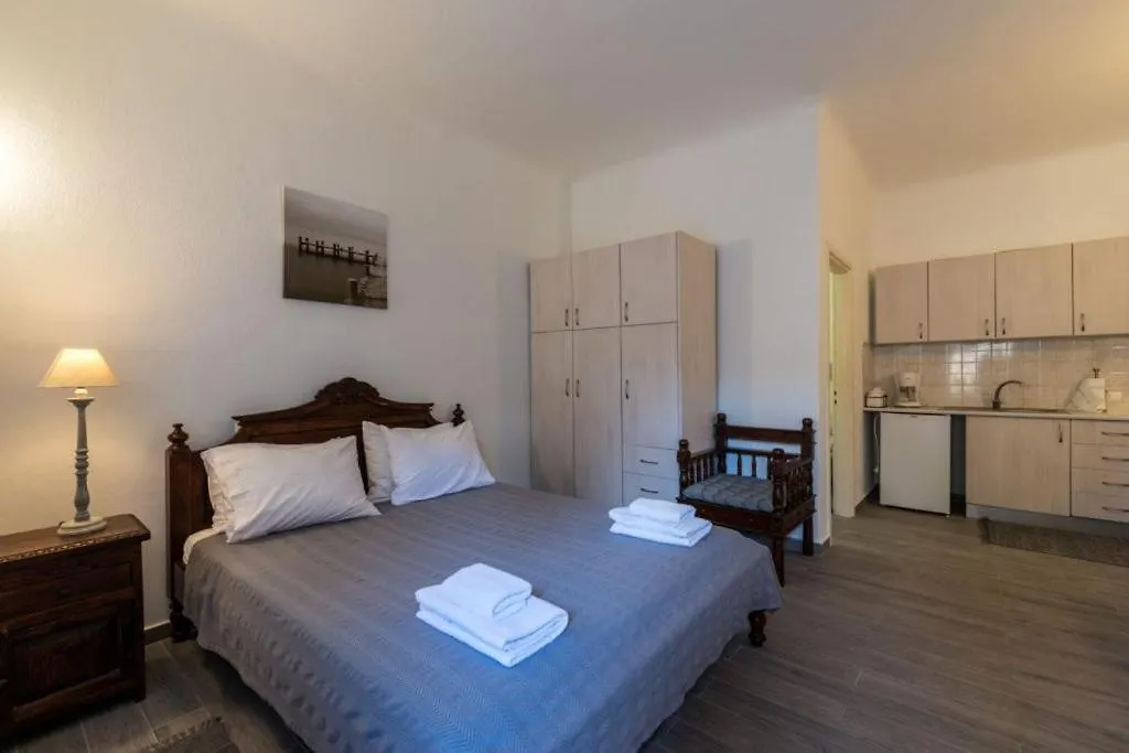 Eleni'S Village Suites Klouvas Apartment